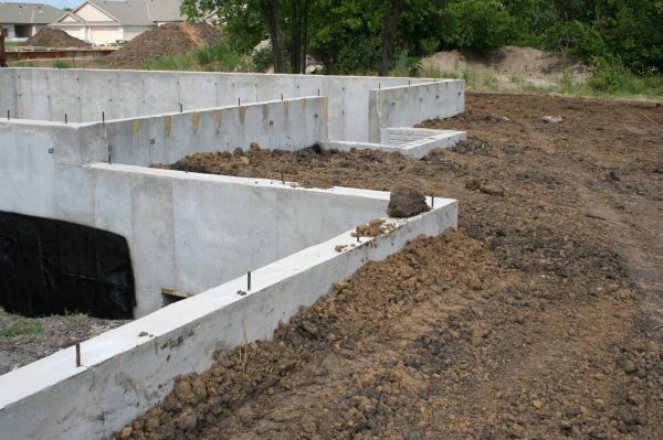 Foundation Wall Installation in Portland